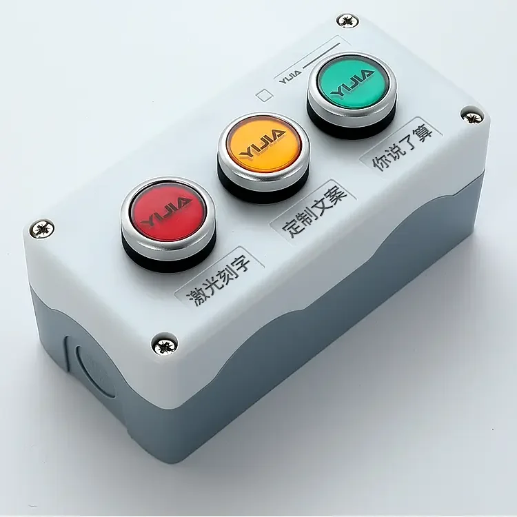 Bosca cnaipe plaisteach